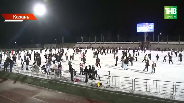 Зима не спешит, а лед уже блестит: открылся главный каток Казани