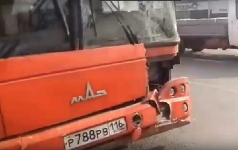 При столкновении двух автобусов в Казани пострадали пассажиры