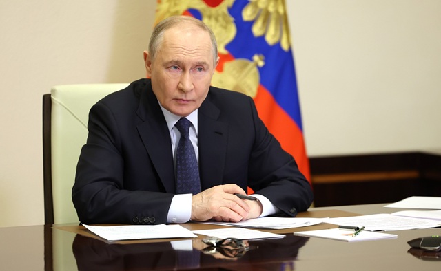 Огонь прекращается, но оружие наготове: Путин объявил пасхальное перемирие