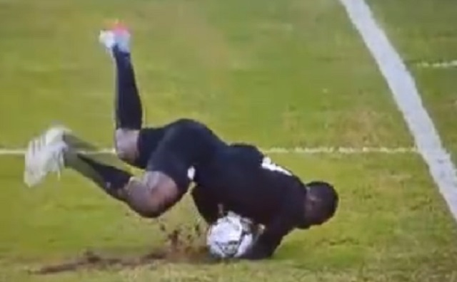 Африканский вратарь пропустил самый смешной гол года - видео