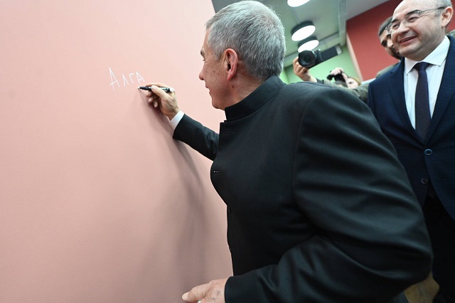 Раис Татарстана Рустам Минниханов дал старт Году педагога и наставника в РТ