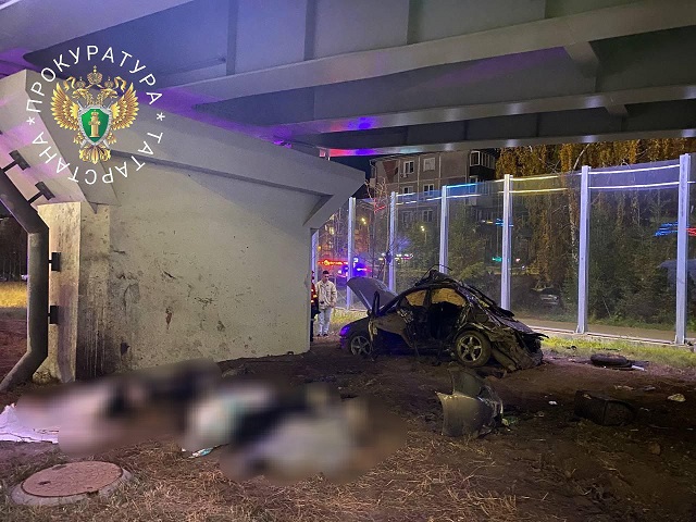 Три пассажира иномарки погибли в ДТП, спровоцированном 21-летней автоледи в Казани