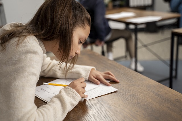 Выпускники школ смогут пересдать один предмет ЕГЭ в этом году