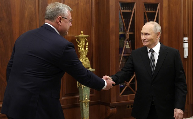 Президент РФ поддержал смягчение требований при приеме на госслужбу бойцов СВО