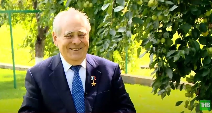 В деревне Аняково открыли бюст Герою Труда России и первому президенту Татарстан Минтимеру Шаймиеву - видео