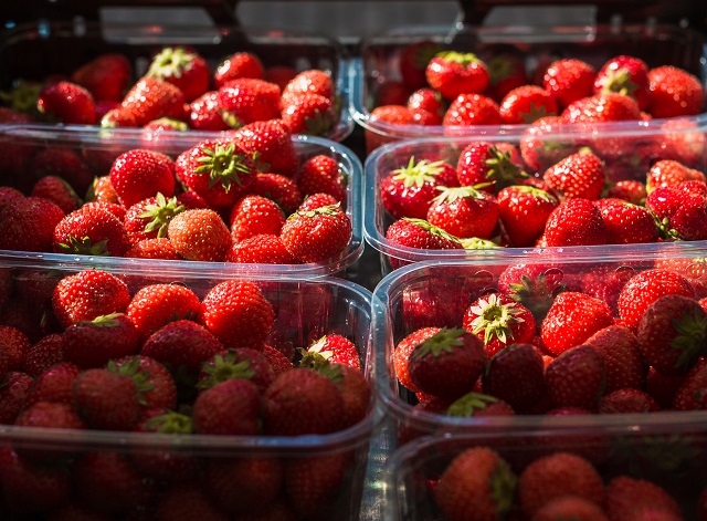 Как выбрать вкусную и свежую клубнику, рассказали татарстанцам