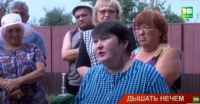 Пахнет навозом и гарью: жители деревни Каенлы пожаловались на смрад с ближайшей фермы