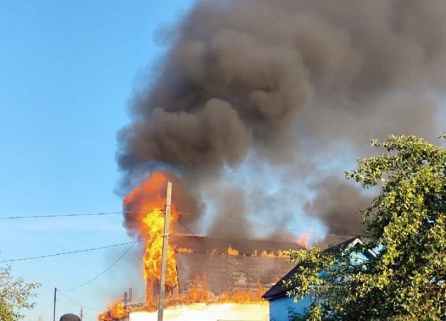 Ребенок получил ожоги 20% тела при возгорании дома под Набережными Челнами