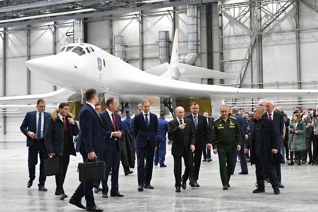 Путин в ходе посещения казанского авиазавода предложил назвать ракетоносец Ту-160М в честь Шаймиева