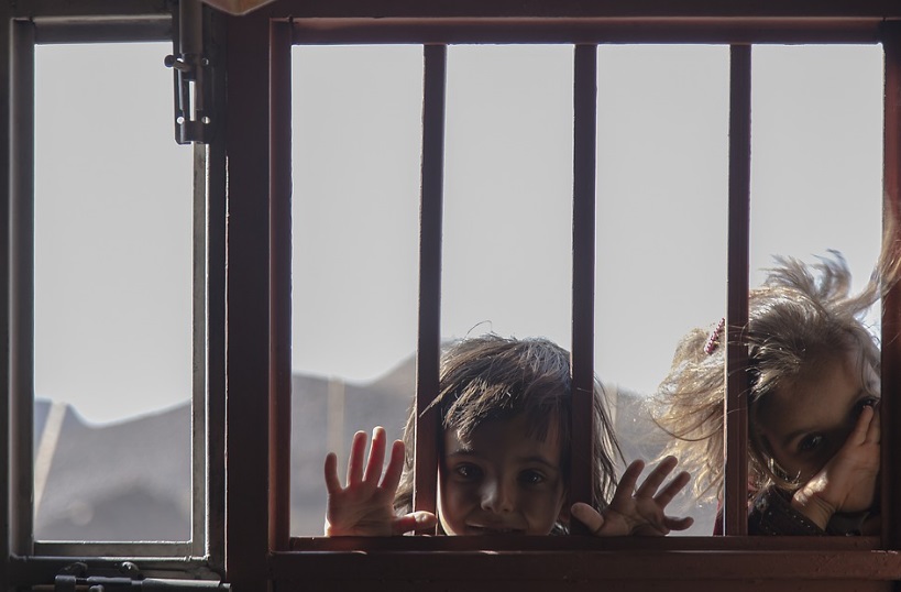 Башкортстанда өч баласын ачтан интектергән өчен 20 яшьлек ананы гаеплиләр