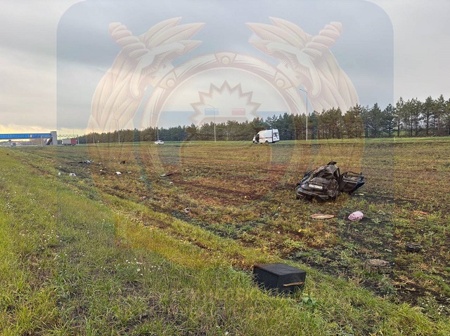 Три человека погибли, опрокинувшись на иномарке в Татарстане