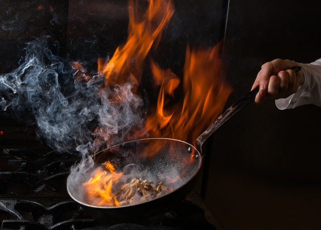 В МЧС Татарстана рассказали, как безопасно потушить горящее масло