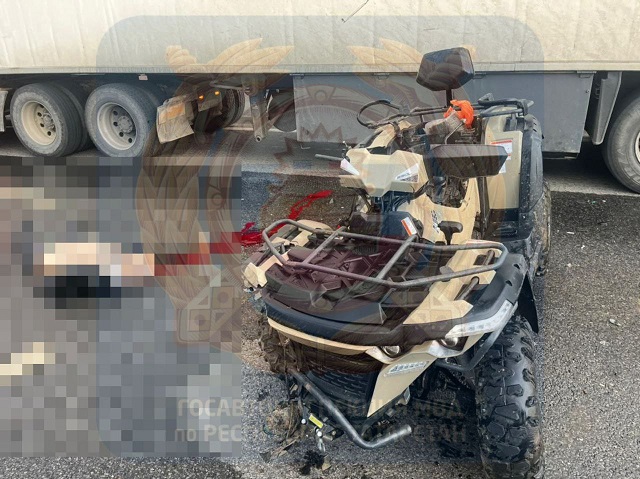 Влетевший в грузовик 31-летний водитель квадроцикла погиб на трассе в Татарстане