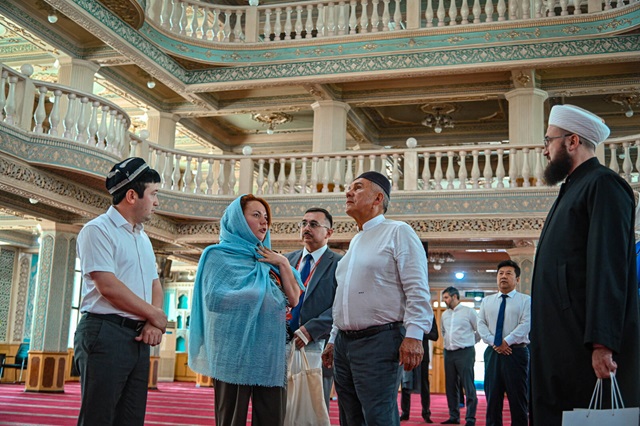 Раис РТ посетил в Китае татарскую мечеть