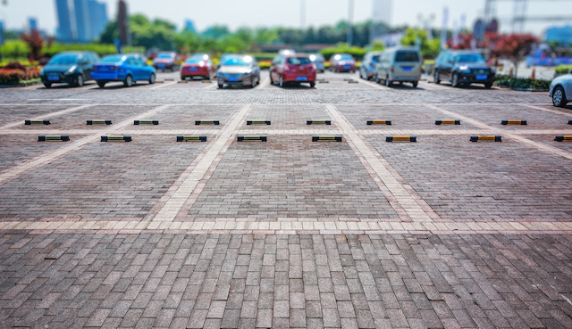 В Казани увеличат бесплатное время парковки у социальных объектов