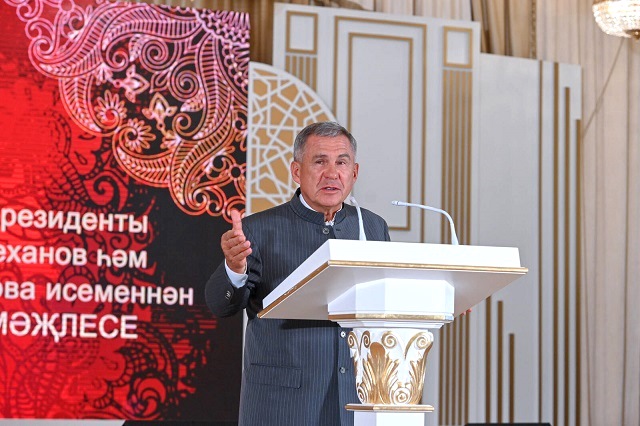 Минниханов о многодетных супругах: вы – образец крепкой семьи