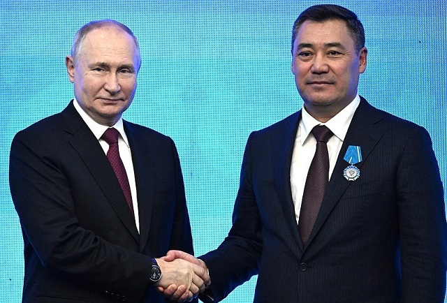 Путин вручил президенту Киргизии Жапарову орден Почета