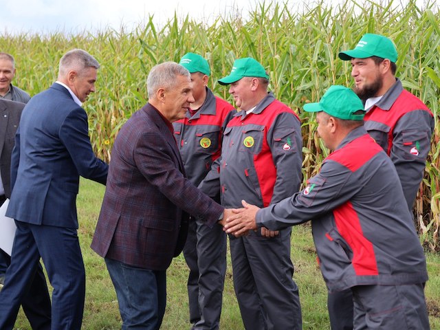 Минниханов оценил ход уборочной кампании в Актанышском районе РТ