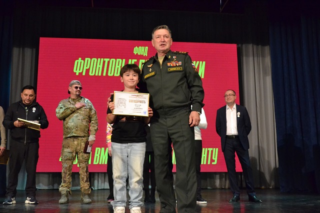 Генерал Лапин поблагодарил волонтеров Верхнего Услона за помощь бойцам СВО