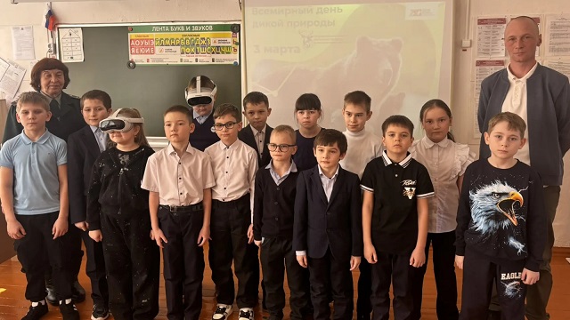 Школьники Спасского района отправились в виртуальный лес с помощью VR-очков