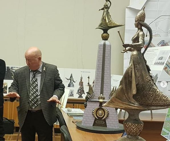 Скульптор из Казахстана презентовал скульптуру Царицы Сююмбике для столицы Татарстана