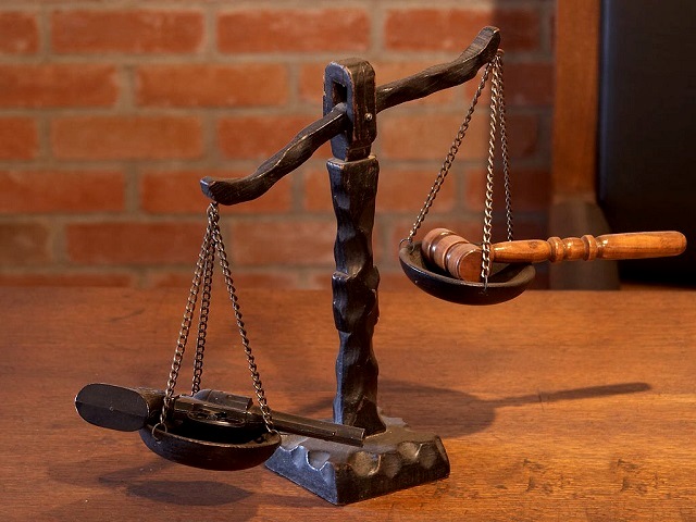 Выбросившие собутыльника в окно двое жителей Татарстана предстанут перед судом