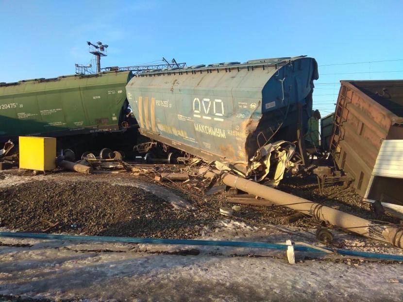 Допустивший сход поезда на станции Юдино машинист предстанет перед судом