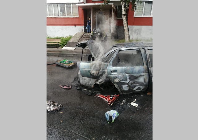 Житель Набережных Челнов допустил неосторожность и сжег свой автомобиль