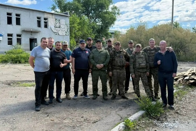 Глава Верхнеуслонского района встретился с бойцами в зоне СВО и передал гуманитарную помощь