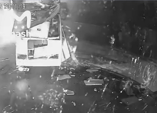 Женщина погибла при взрыве автобуса в Воронеже, еще 17 госпитализированы – видео