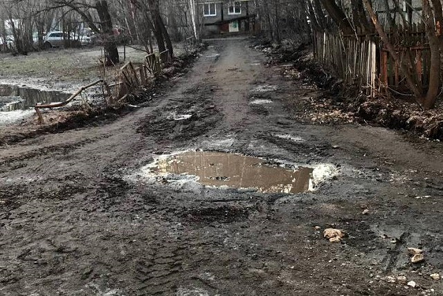 В Набережных Челнах автомобилист отсудил у исполкома 498 000 рублей за яму на дороге