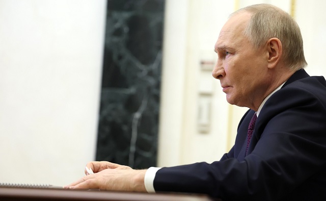 Путин: участники СВО совершают не меньшие подвиги, чем герои ВОВ