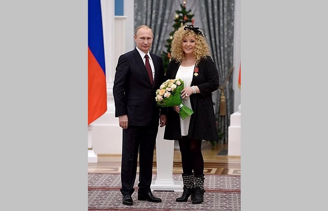 Кремль: Алла Пугачева, как и любой россиянин, может свободно приезжать на родину