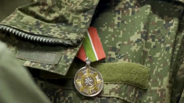 Минниханов выложил видео награждения бойцов в зоне СВО