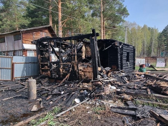 Ударившая в дом молния полностью спалила жилище в Набережных Челнах