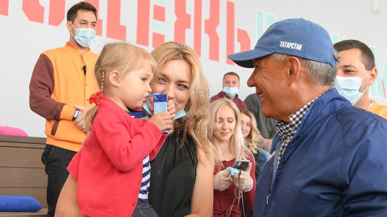 Рустам Минниханов открыл в Высокой Горе бассейн стоимостью в 150 млн рублей