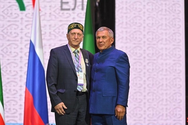 Минниханов наградил двоих жителей Кургана медалями «За доблестный труд»