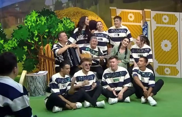 Илсөя Бәдретдинова үзенең төркеме белән "Кәмит Җәвит"тә күңел ачты!