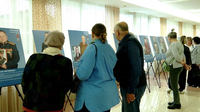 Передвижная выставка «Отец героя» открылась в Альметьевске