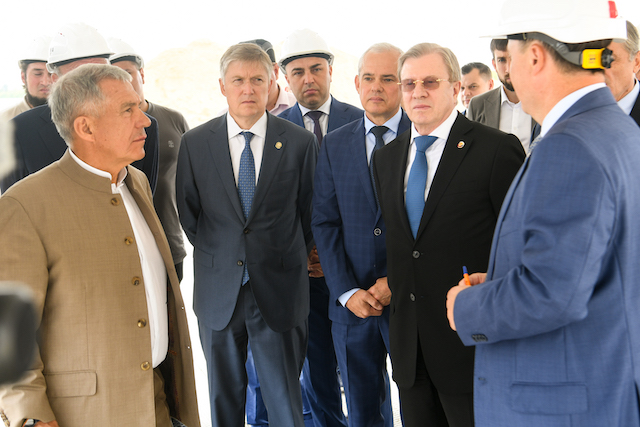 Савельев и Минниханов обсудили расширение аэропорта Казани