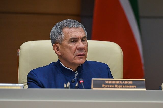 Минниханов призвал соблюдать все антиковидные меры в новогодние праздники