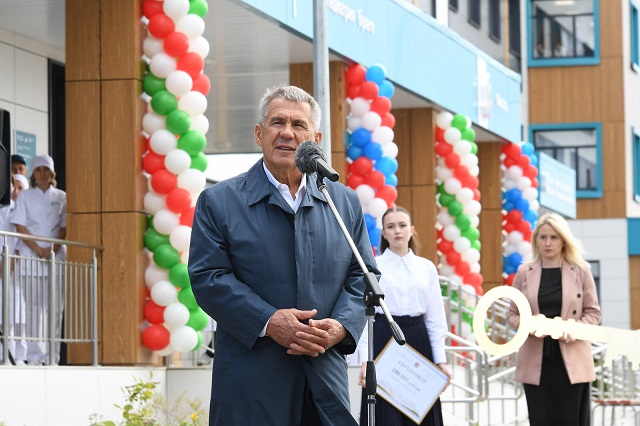 Минниханов принял участие в открытии многопрофильной поликлиники в Зеленодольском районе РТ