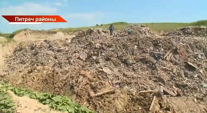 Питрәч районының Надеждино авылы халкы сасы ис иснәп, кимерүчеләр, чебен-черкиләр белән көрәшеп яшәргә мәҗбүр