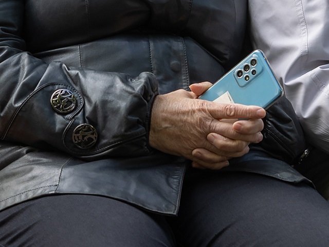 Жулики «развели» пенсионерку из Казани на 200 000 рублей за «спасение» родственника