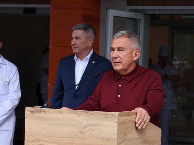 Рустам Минниханов открыл новое отделение в больнице Актаныша