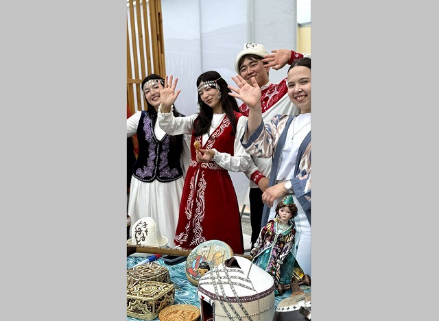 Минниханов опубликовал фотографии с Парада дружбы народов