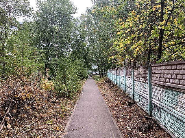 «Хоть глаз выколи!»: жители Казани о дороге, ведущей к отремонтированной по нацпроекту ДМШ №2 на Баруди