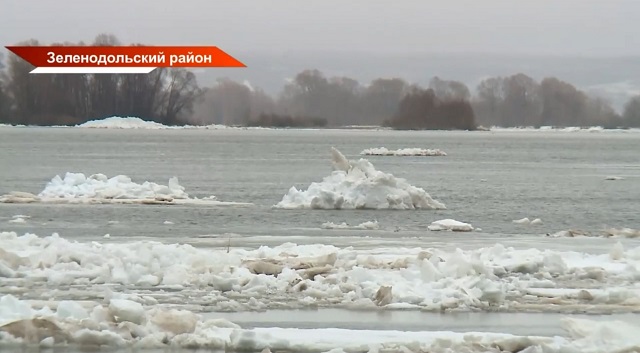 Завораживающие кадры: в Татарстане начался ледоход на Волге