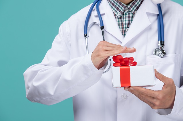 Жителям Татарстана объяснили, является ли коробка конфет взяткой