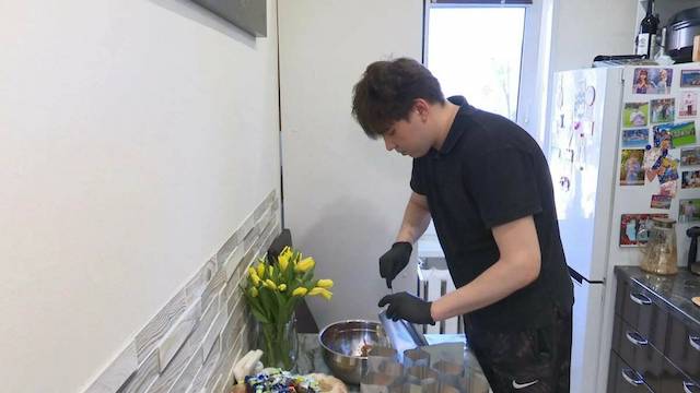 «Частичка дома»: семья из Татарстана готовит каши и тушенку для бойцов СВО